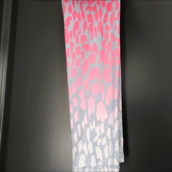 *SOLD* Alo pink and gray yoga pants. - Picture 4 of 5